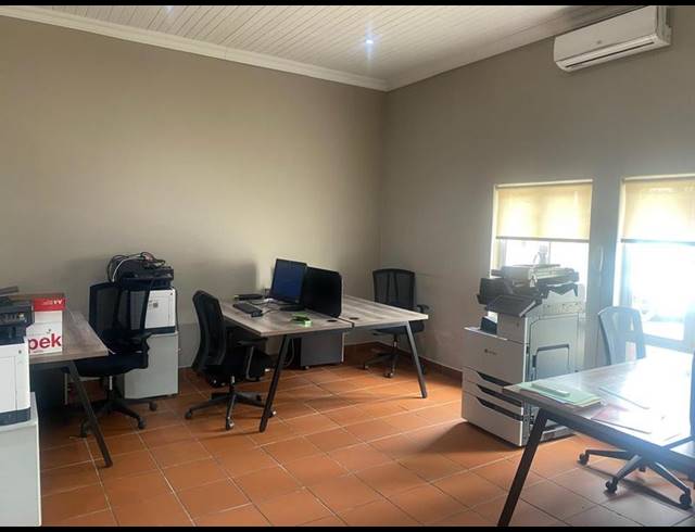 BUSINESS PROPERTY TO RENT IN CLUBVIEW